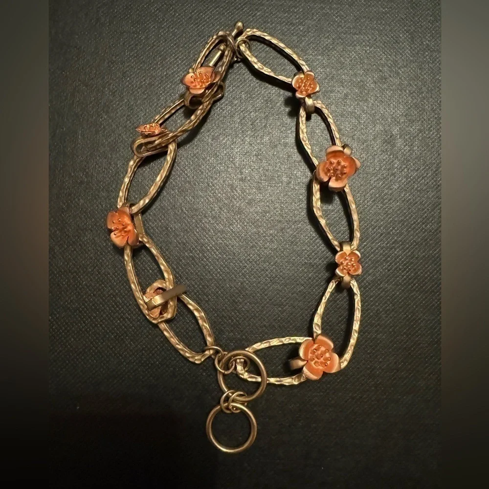 Gold tone and‎ pink rose choker costume necklace